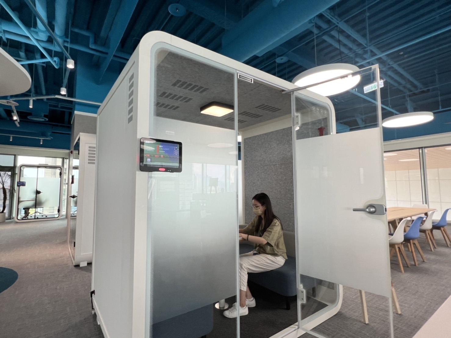 KU酷游高雄據點的智慧行動辦公艙，展現KU酷游在面板以外的研發應用軟實力